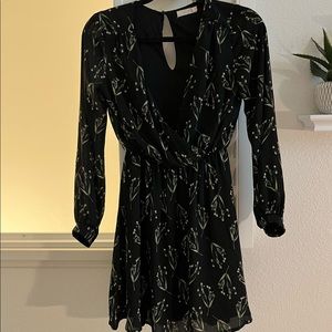 Lush Nordstrom Flowy Long Sleeve Floral Dress (black w/ green stem design)